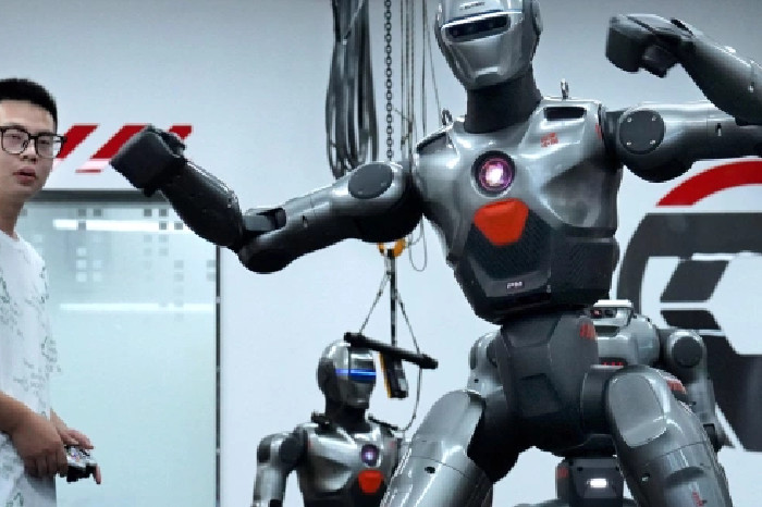 Robot humanoid dari perusahaan China EngineAI. Foto: EngineAI
