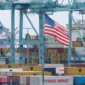 Kontainer barang dari China berbaris di pelabuhan Los Angeles di San Pedro, California, MỹAmerika Serikat, 5 November 2025. Foto oleh Reuters