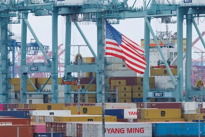 Kontainer barang dari China berbaris di pelabuhan Los Angeles di San Pedro, California, MỹAmerika Serikat, 5 November 2025. Foto oleh Reuters