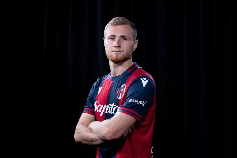 Bologna Resmi Permanenkan Gelandang AC Milan