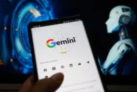 Ilustrasi AI Gemini ditampilkan pada smartphone. Foto: Bao Lam