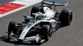 Cadillac F1 Mengaspal dengan Livery Terbaru