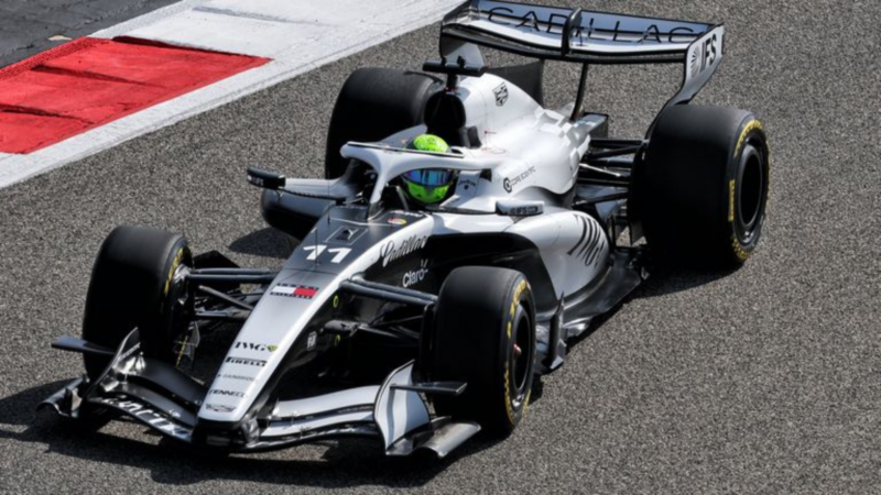 Cadillac F1 Mengaspal dengan Livery Terbaru