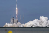 Roket Falcon 9 SpaceX meluncurkan 21 satelit Starlink ke orbit dari Cape Canaveral, Florida, 11 Februari 2025. Foto: SpaceX