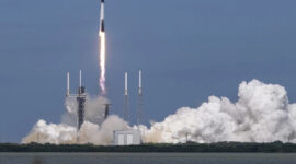 Roket Falcon 9 SpaceX meluncurkan 21 satelit Starlink ke orbit dari Cape Canaveral, Florida, 11 Februari 2025. Foto: SpaceX