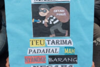 Salah satu famplet yang dibawa pengunjuk rasa aktivis lingkungan AKAR.