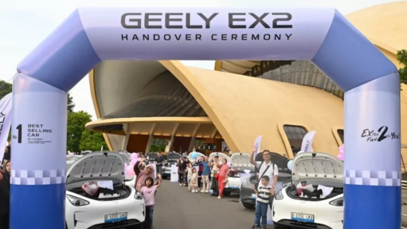 Geely Serahkan 5.000 Unit EX2