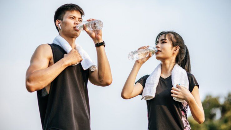 Minum air setelah olahraga