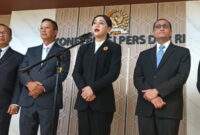 Ketua Otoritas Jasa Keuangan (OJK), Friderica Widyasari (Tengah). 