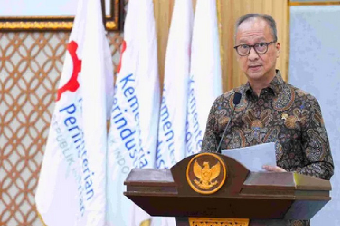 Menteri Perindustrian Agus Gumiwang Kartasasmita