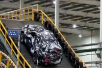 BYD Uji Yangwang U8 Tanjak Tangga Surgawi Versi Simulasi Pabrik
