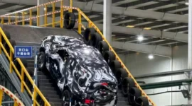 BYD Uji Yangwang U8 Tanjak Tangga Surgawi Versi Simulasi Pabrik