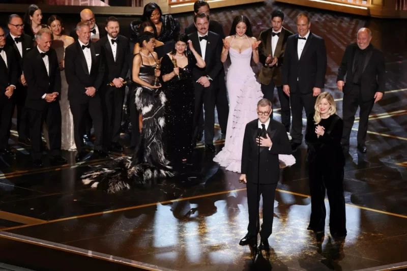 Leonardo DiCaprio kehilangan South Lead tetapi One Battle After Another masih memenangkan 6 patung emas. Foto oleh Los Angeles Times.