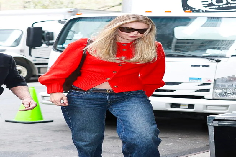 Gigi Hadid Tampil Stylish di New York dan Travis Kelce Jadi Model Brand Besar