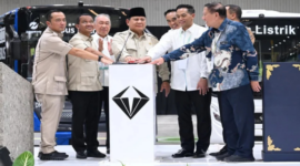 Prabowo Resmikan Pabrik Mobil Listrik di Magelang